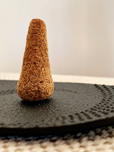 Load image into Gallery viewer, Palo Santo Incense Cone 印加聖木手工塔香
