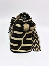 Load image into Gallery viewer, Classic Wayuu Mochila Bag