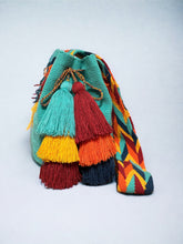 Load image into Gallery viewer, Classic Wayuu Mochila Bag