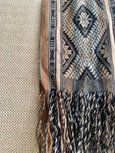 Load image into Gallery viewer, 100% Baby Alpaca Handmade Awayo Scarf