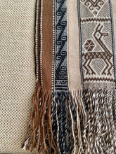 Load image into Gallery viewer, 100% Baby Alpaca Handmade Awayo Scarf