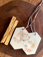 Load image into Gallery viewer, Palo Santo Wax Sachets Set 印加聖木手造擴香蠟片套裝