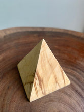 Load image into Gallery viewer, Palo Santo Pyramid Wood Diffuser 印加聖木手造金字塔擴香木
