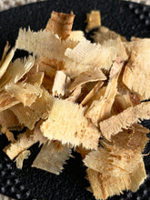 Load image into Gallery viewer, Palo Santo Premium Grade Wood Shavings 印加聖木薄片