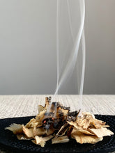 Load image into Gallery viewer, Palo Santo Premium Grade Wood Shavings 印加聖木薄片