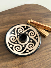 Load image into Gallery viewer, Peruvian Chulucanas Ceramic Palo Santo Holder &amp; Smudge Plate 秘魯 Chulucanas 手造陶碟