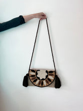 Load image into Gallery viewer, Wayuu Flap Crossbody Bag