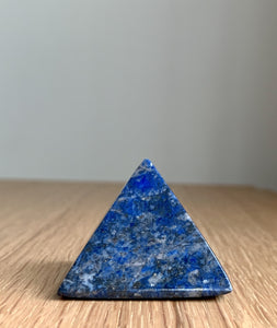 Lapis Lazuli Pyramid (O4)